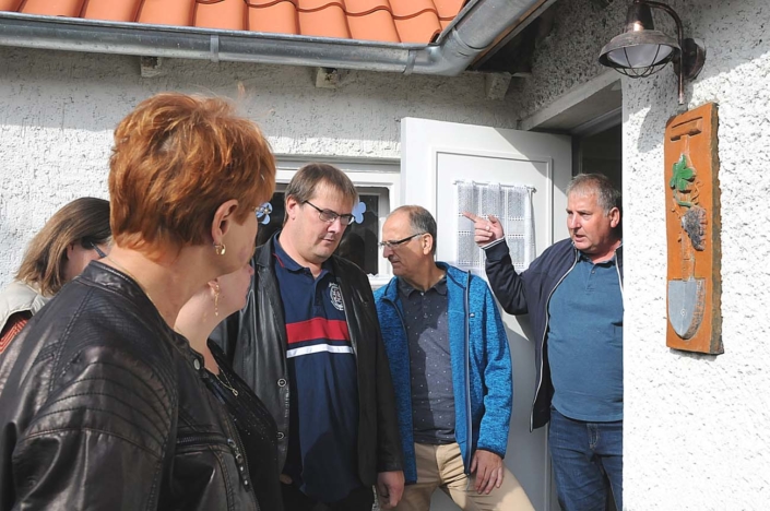 Birkenallee 35: Der Rundgang beginnt (Foto: hajo)